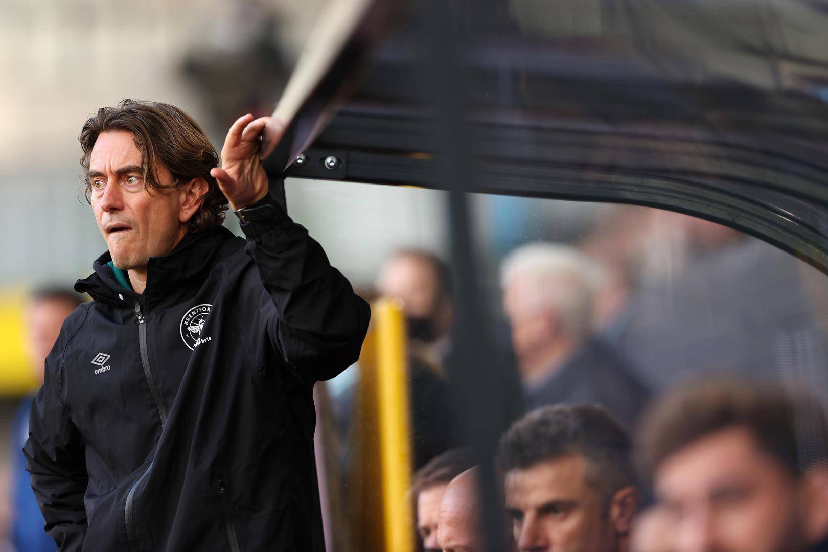 爱游戏网址 -摩纳哥迎英超关键赛，加时末段回应争议，话题不断，年轻球员得到机会(里昂对摩纳哥最新消息)