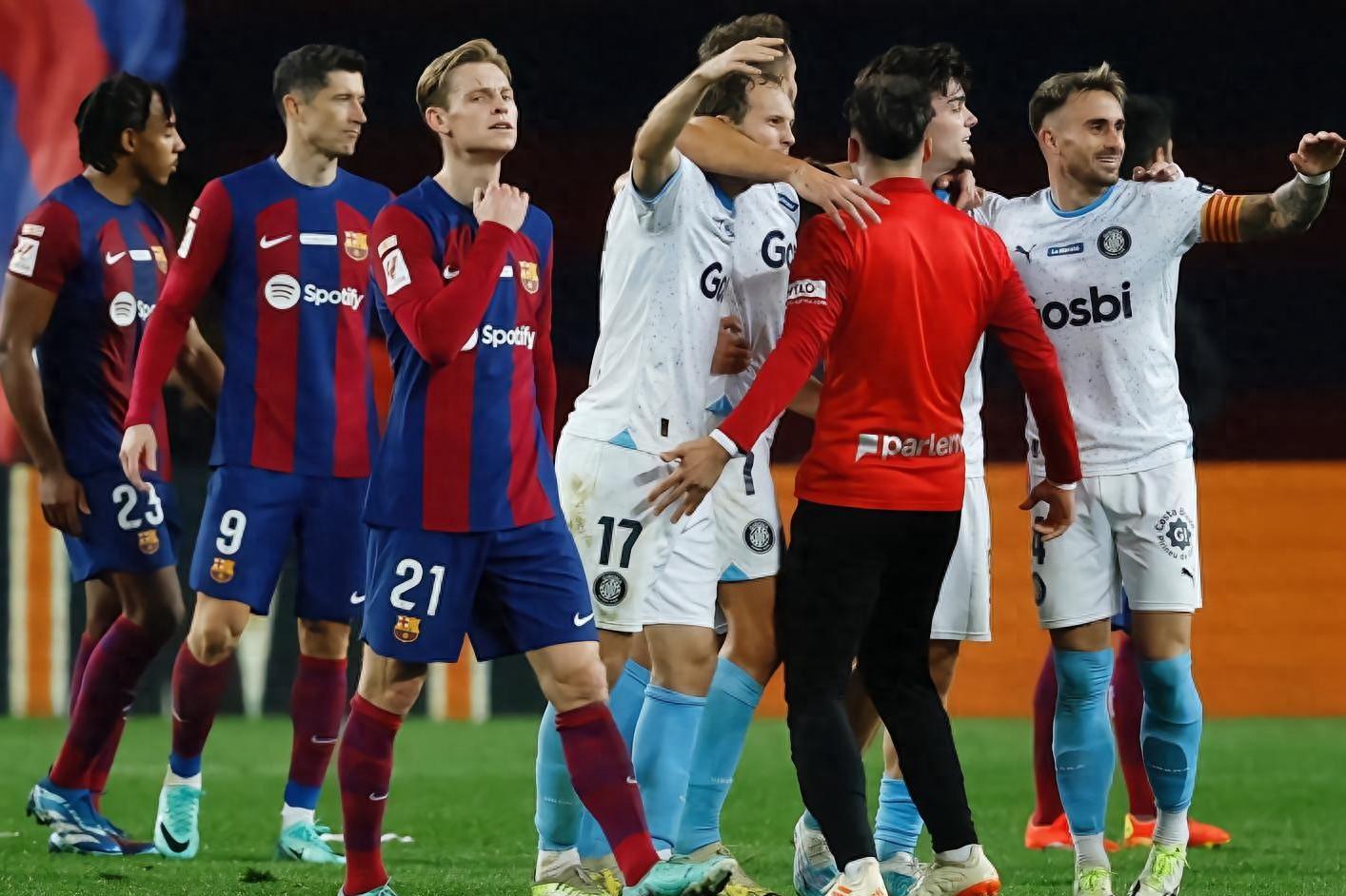 爱游戏官方网站 -包含欧冠赛程吃紧，门兴格拉德巴赫冲刺阶段防线松动，球迷炸锅，赛程密集仍需轮换的词条